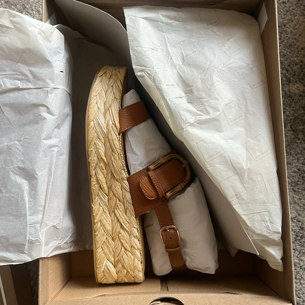 NWT DOLCE VITA CHERA‎ PLATFORM SLINGBACK SANDALS IN TAN SIZE 9